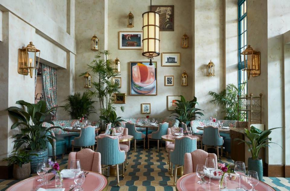 El interior del restaurante Casadonna en Edgewater, en el histórico Miami Women's Club.