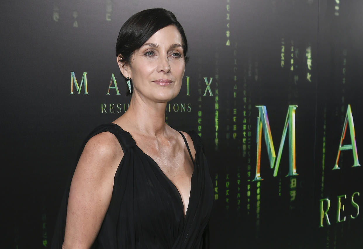 SAN FRANCISCO, CALIFORNIA - 18 DE DICIEMBRE: La actriz Carrie-Anne Moss asiste al estreno estadounidense de Red Carpet 'The Matrix Resurrections' en el Teatro Castro el 18 de diciembre de 2021 en San Francisco, California. (Foto de Steve Jennings/Getty Images)