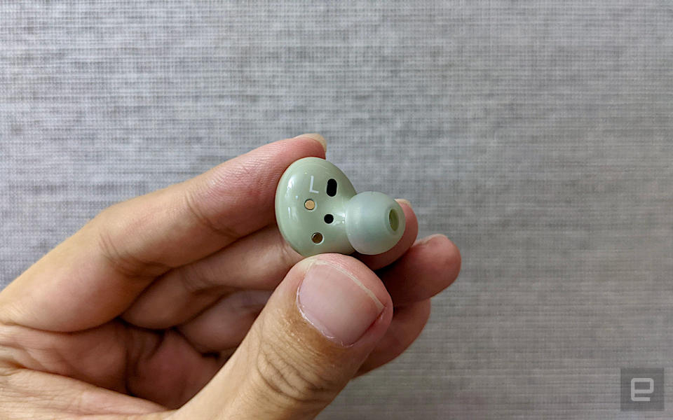 <p>Samsung Galaxy Buds 2</p>
