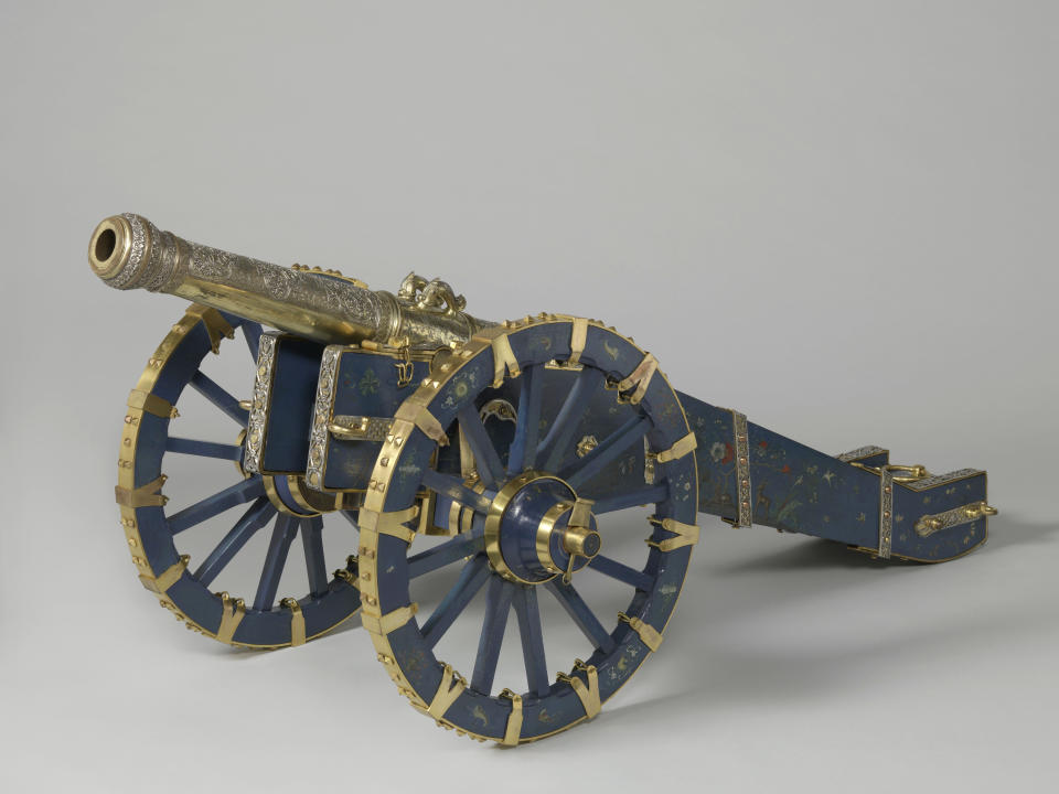 In this photo provided by Rijksmuseum on Thursday, July 6, 2023, the of the Cannon of Kandy which originated from Sri Lanka is photographed. Two Dutch museums are handing back hundreds of cultural artefacts to Indonesia and Sri Lanka from a richly decorated cannon to precious metals and jewelry that were taken, often by force, from the countries in the colonial era. (Rijksmuseum via AP)