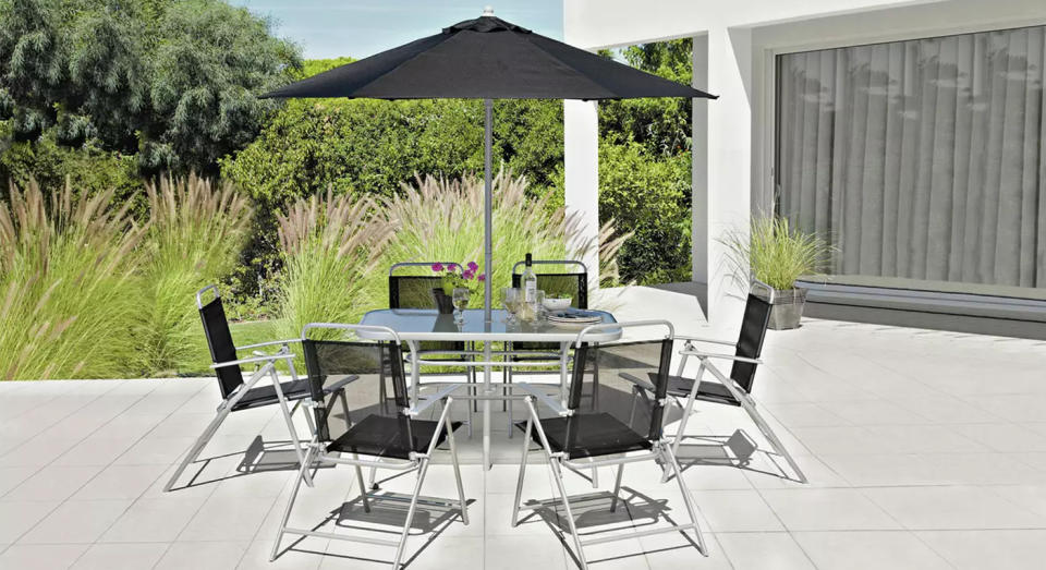 The affordable outdoor garden set perfect for outdoor entertaining. (Argos) 