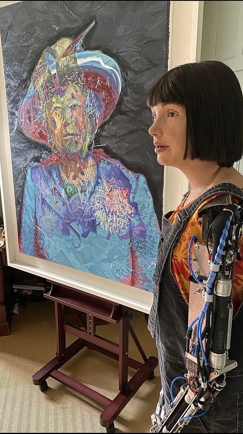 Ai-Da pictured with her portrait of Queen Elizabeth II