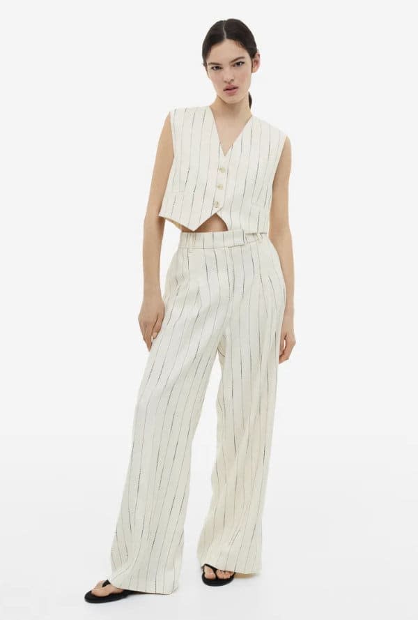 Traje de pantalón y chaleco de raya diplomática, de H&M