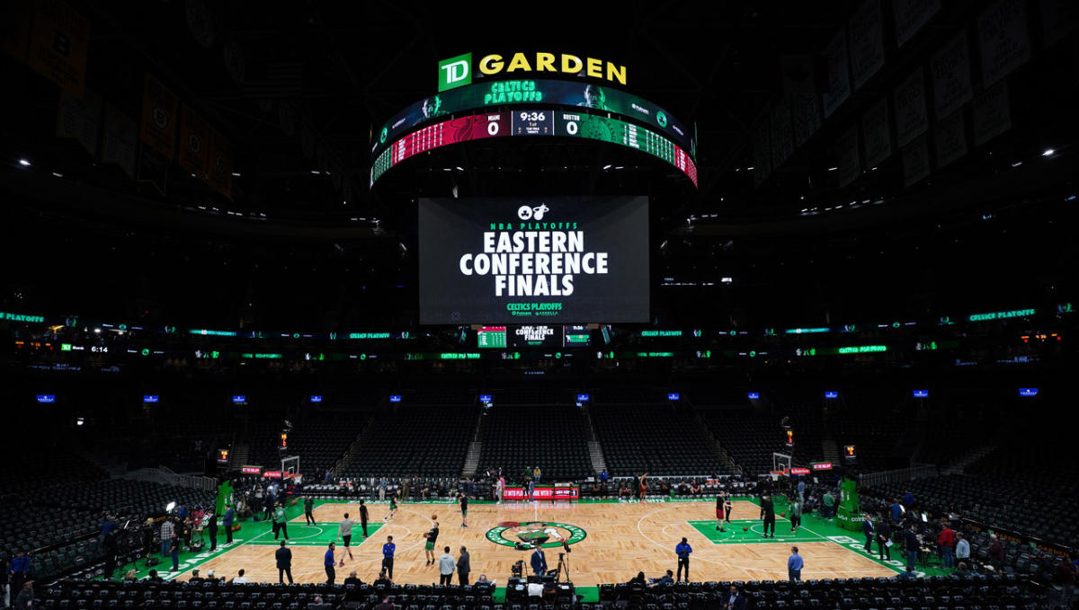 TD Garden welcomes fans back to Bruins, Celtics games