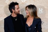 <p>„Friends“-Schauspielerin Jennifer Aniston ist wieder solo. Sie und Kollege Justin Theroux gaben nach zweieinhalb Jahren Ehe ihre Trennung bekannt. Aniston war von 2000 bis 2005 mit Brad Pitt verheiratet. Der ist seit 2016 von Ehefrau Angelina Jolie getrennt. (Bild: AP Photo) </p>