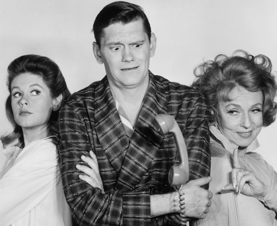 <span><span>Elizabeth Montgomery, Dick York, and Agnes Moorehead, 1965</span><br><span>Hulton Archive/Getty Images</span></span>