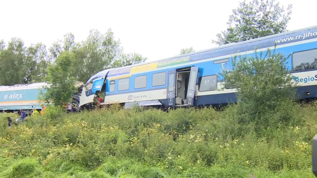 Les deux trains accidentés - BFMTV