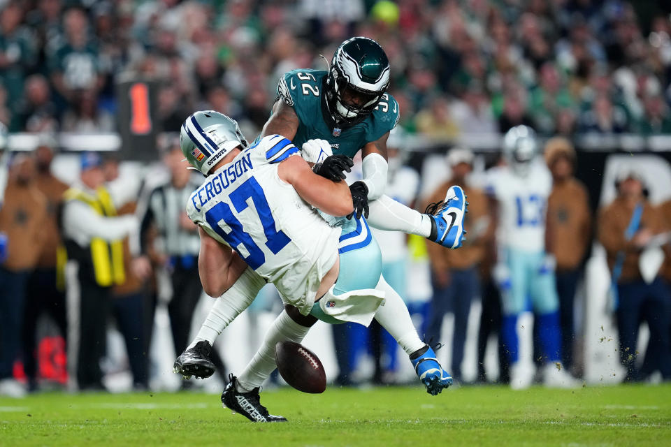 PHILADELPHIA, PENNSYLVANIA – NOVEMBER 05: Zach Cunningham #52 of the Philadelphia Eagles breaks up a pass intended for <a class="link " href="https://sports.yahoo.com/nfl/players/34085" data-i13n="sec:content-canvas;subsec:anchor_text;elm:context_link" data-ylk="slk:Jake Ferguson;sec:content-canvas;subsec:anchor_text;elm:context_link;itc:0">Jake Ferguson</a> #87 of the <a class="link " href="https://sports.yahoo.com/nfl/teams/dallas/" data-i13n="sec:content-canvas;subsec:anchor_text;elm:context_link" data-ylk="slk:Dallas Cowboys;sec:content-canvas;subsec:anchor_text;elm:context_link;itc:0">Dallas Cowboys</a> during the third quarter at Lincoln Financial Field on November 05, 2023 in Philadelphia, Pennsylvania. (Photo by Mitchell Leff/Getty Images)