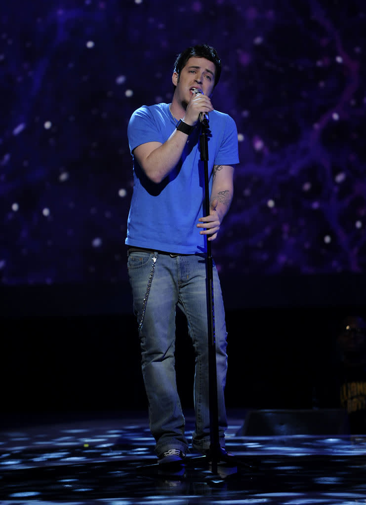 Lee DeWyze performs "Lips of an Angel" by Hinder on "American Idol."