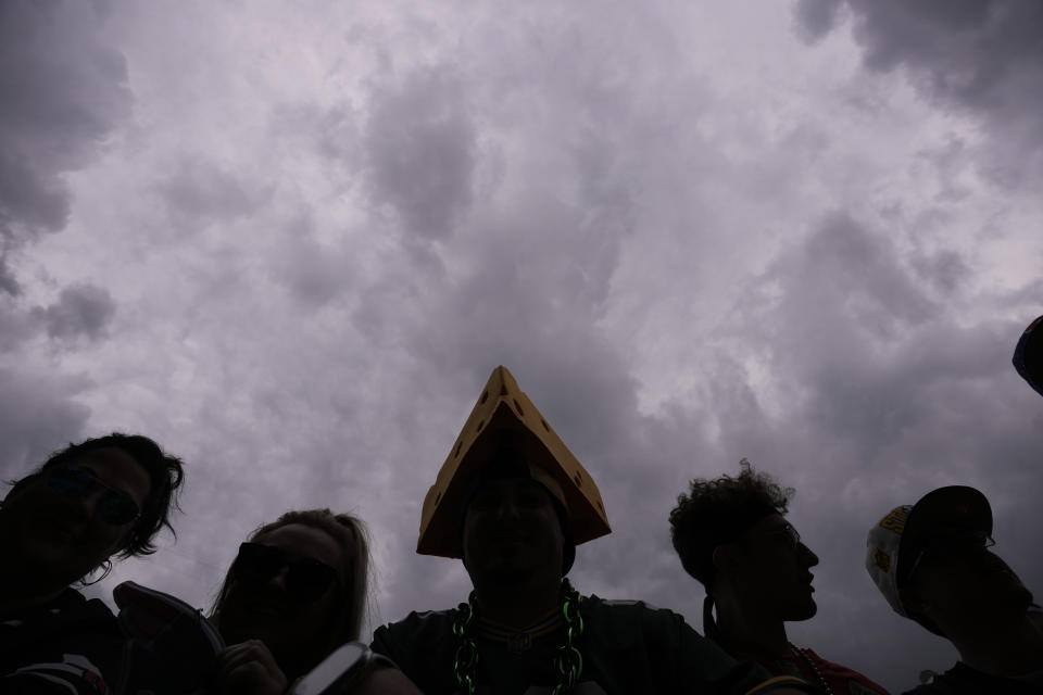A Green Bay Packers fan waits for the start of the second round of the NFL football draft, Friday, April 28, 2023, in Kansas City, Mo. (AP Photo/Charlie Riedel)