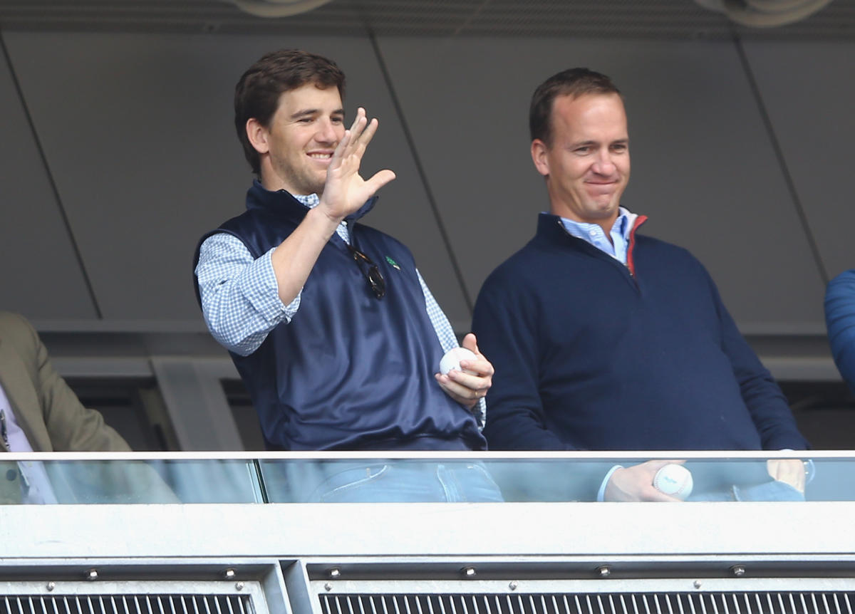 Peyton Manning, Eli Manning were naturals on ESPN 'Monday Night Football.'  But Charles Barkley helped.