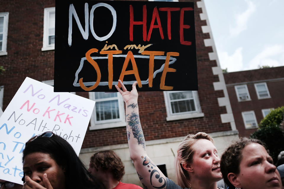 <p>Protesters demonstrate against a Confederate monument in Fort Sanders as a smaller number of pro-confederate supporters stand against the removal of the memorial monument on Aug. 26, 2017 in Knoxville, Tenn. (Photo: Spencer Platt/Getty Images) </p>