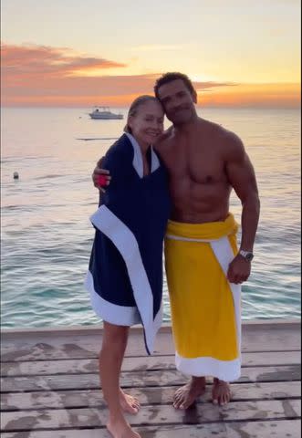 <p>kellyripa/Instagram</p> Kelly Ripa and Mark Consuelos dry off after taking a dip during their family vacation.