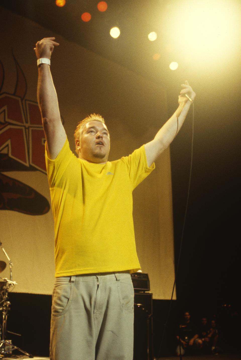 Steve Harwell of Smash Mouth performing in 1997. (Tim Mosenfelder/Getty Images)