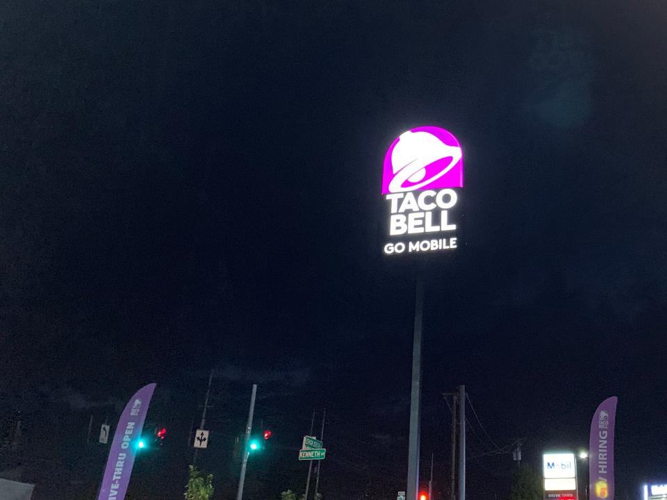 Taco Bell Go Mobile sign