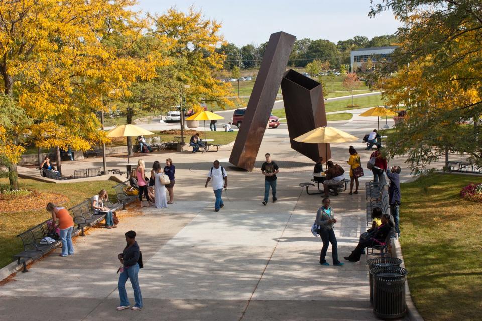 Washtenaw Community College students on the Ann Arbor campus. Picture received Nov. 12, 2014 from Washtenaw Community College for bizpeople