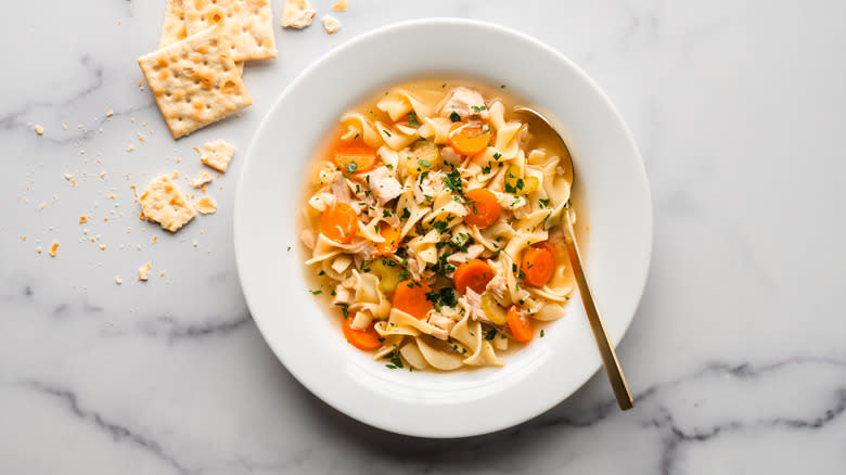 Chicken noodle soup with crackers