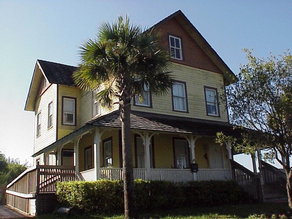 The Riddle House was the gatekeepers house at a cemetery in West Palm Beach.  An accountant who got caught fudging the books hanged himself in the rafters.  Many people have seen his ghost.  Grown workmen have be known to run from the attack screaming and totally walking off the job, refusing to return.  The accountant hanged himself on the main beam.