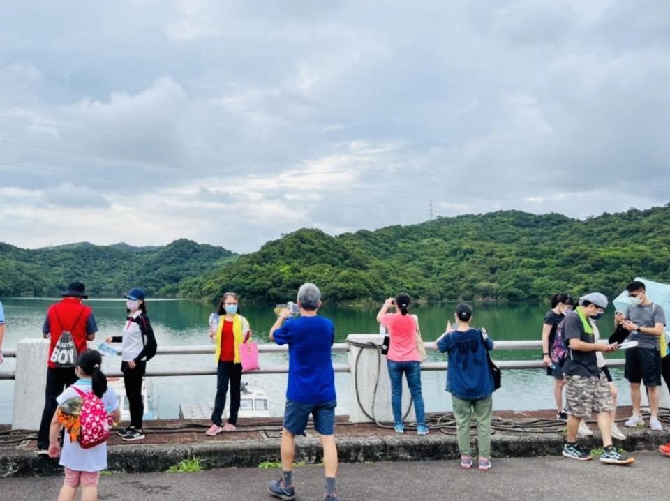 自來水公司連續五年配合運動i臺灣計畫開放新山水庫讓民眾進入，讓民眾欣賞到新山水庫的絕美風景。(基隆市政府提供)