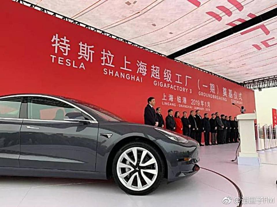 TESLA靠著中國扭轉頹勢？本周上海工廠首批Model 3開始下線交車讓