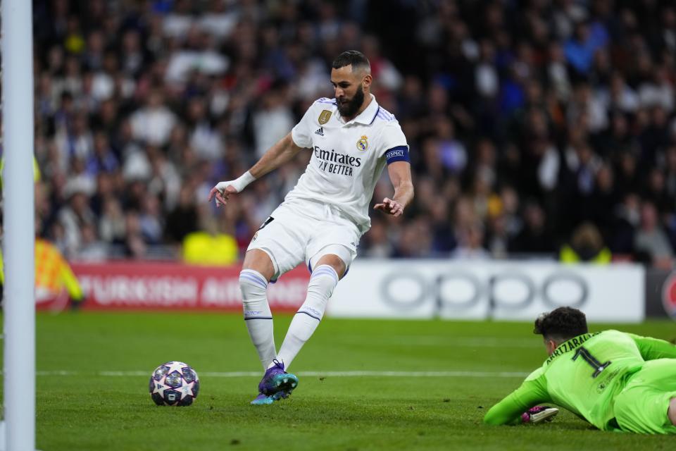 Real Madrid's Karim Benzema scores the opening goal of his team during the Champions League quarterfinal, first leg, soccer match between Real Madrid and Chelsea at the Santiago Bernabeu stadium in Madrid, Spain, Wednesday, April 12, 2023. (AP Photo/Manu Fernandez)