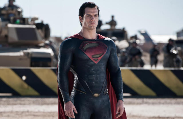 Foto de Henry Cavill com uniforme diferente para o filme Superman: Flyby -  NerdBunker