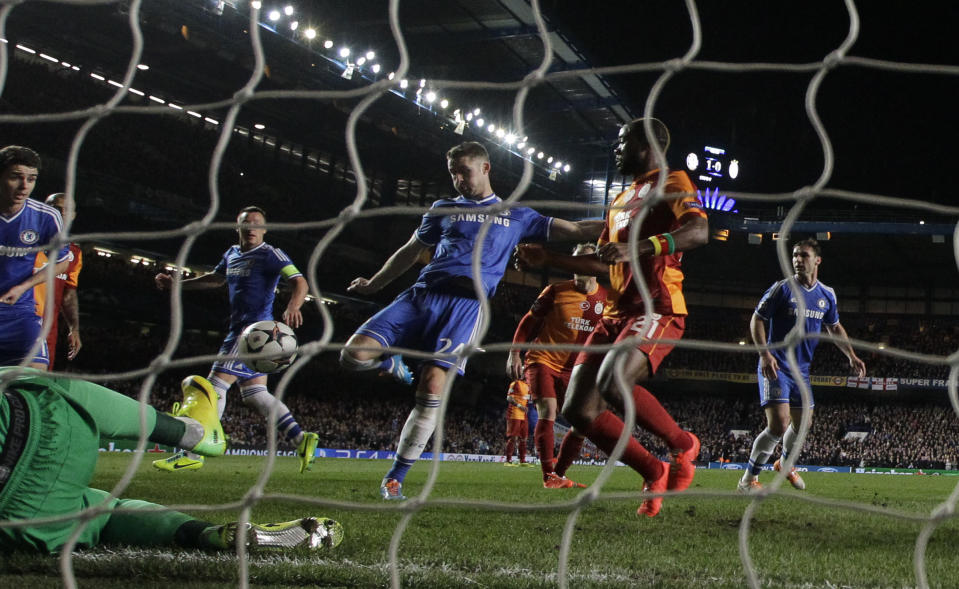 Chelsea's Gary Cahill, centre, shoots and score his sides second gaol during the Champions League last 16 second leg soccer match between Chelsea and Galatasaray at Stamford Bridge stadium in London, Tuesday, March 18, 2014. (AP Photo/Matt Dunham)