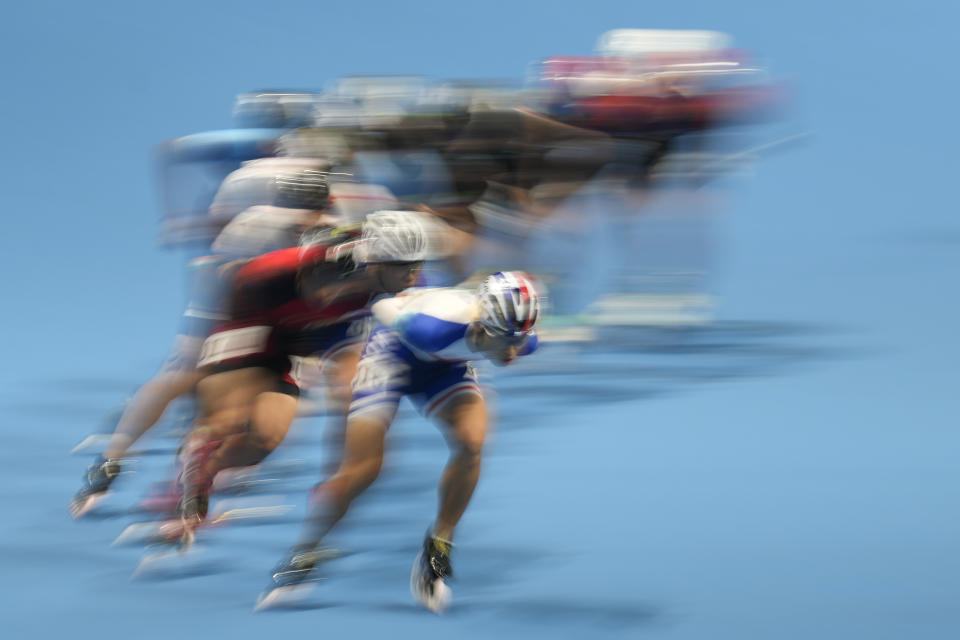 Byeonghee Jeong of South Korea leads the pack at the men's Speed Skating 10000m Point-Elimination Race event of the 19th Asian Games in Hangzhou, China, Saturday, Sept. 30, 2023. (AP Photo/Aaron Favila)