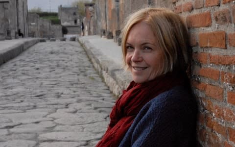 Mariella with the streets of Pompeii all to herself