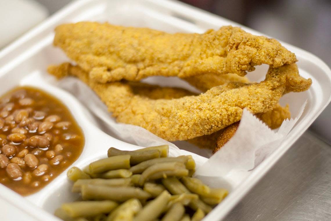 Fried catfish, green beans and baked beans at MaMa E’s Sept. 7, 2012. Rodger Mallison/Star-Telegram archives