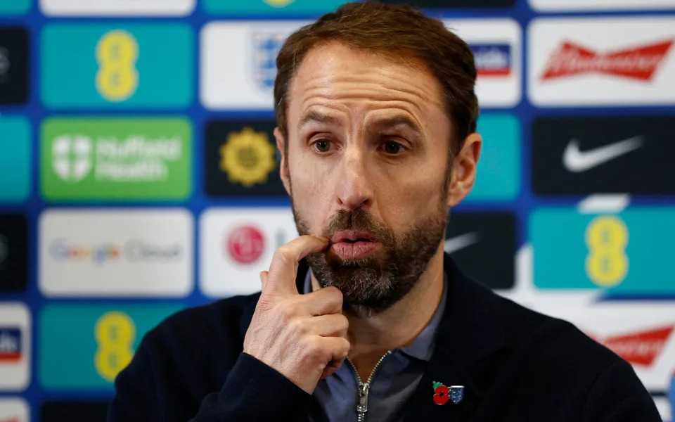 Gareth Southgate, entraîneur de l'Angleterre, a déclaré qu'il s'entretiendrait avec ses joueurs pour savoir s'ils prendraient ou non le genou au début des matchs - Jason Cairnduff/Reuters