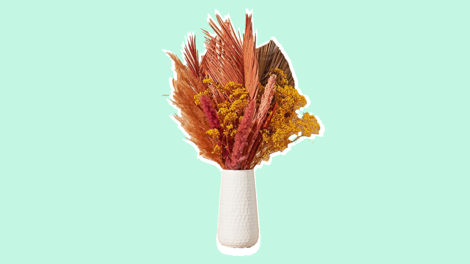An arrangement of dried flowers just screams that the fall season has arrived.