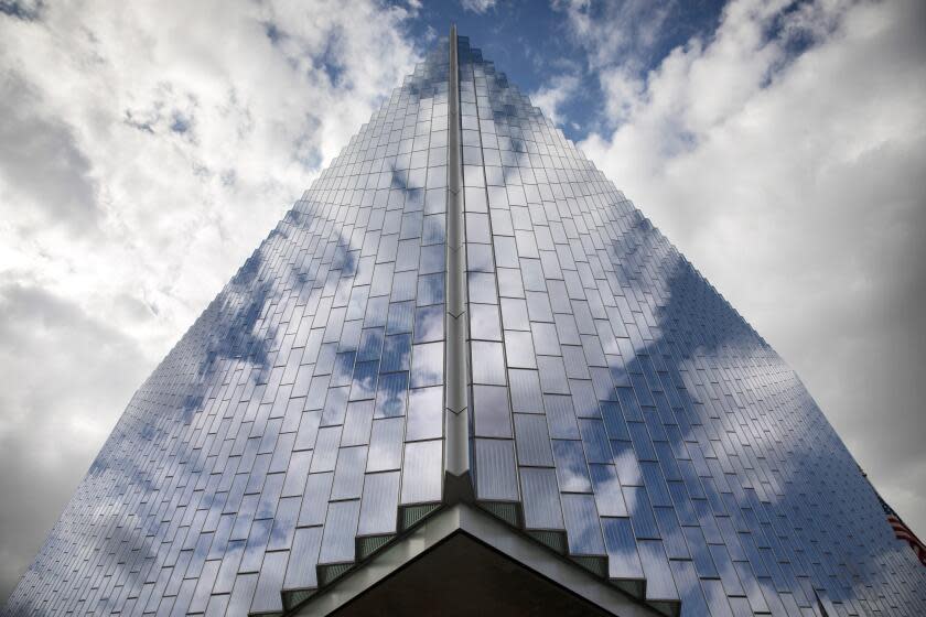 LOS ANGELES,CA --WEDNESDAY, FEBRUARY 14, 2018--The First Street Federal Courthouse reflects a cloudscape in downtown Los Angeles, CA, Feb. 14, 2018. (Jay L. Clendenin / Los Angeles Times)