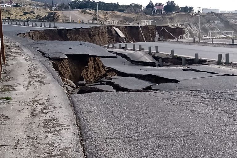 El socavón en la ruta 3, en Comodoro Rivadavia, a fines de agosto pasado