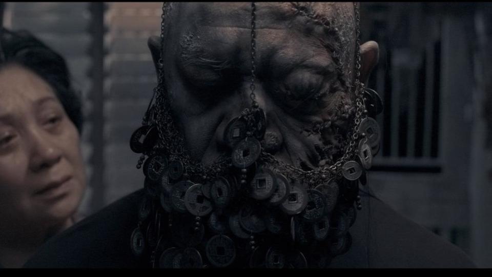 吳耀漢2013年演出《殭屍》，忍受長時間特殊化妝。（圖／翻攝自YouTube）