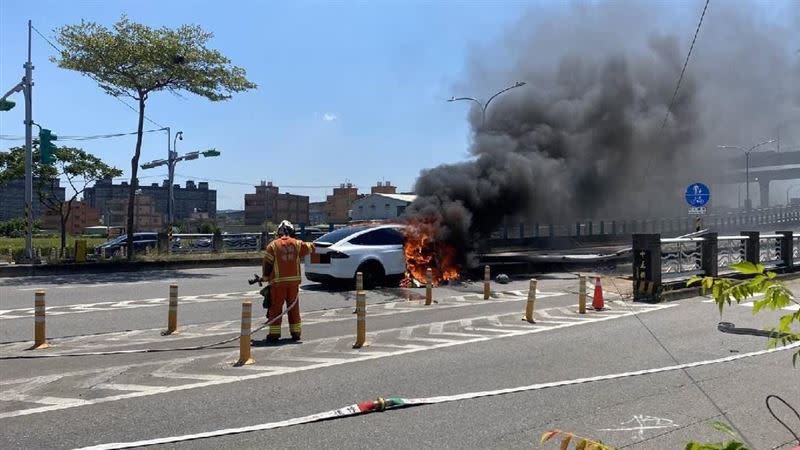 林志穎火燒車畫面曝光。（圖/ 資料室）