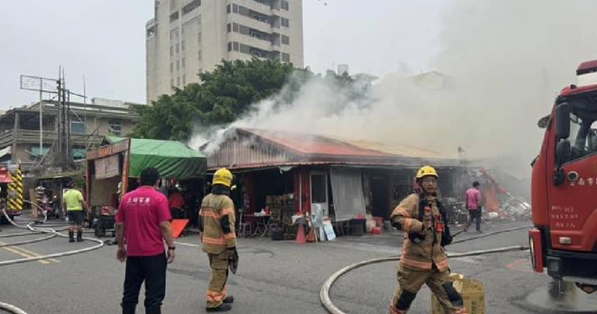 知名虱目魚店一早發生嚴重火警，所幸警消短時間內就將火勢撲滅才沒造成擴大延燒。（圖／報系資料庫）