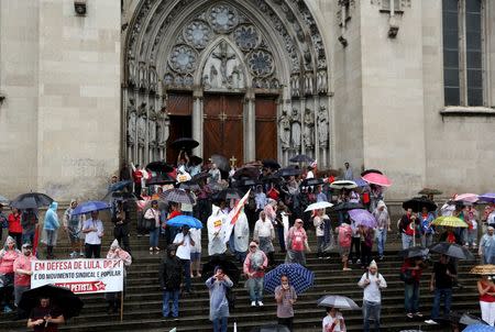 People protest in support of former Brazilian President Luiz Inacio Lula da Silva in Sao Paulo, Brazil, March 11, 2016. REUTERS/Paulo Whitaker