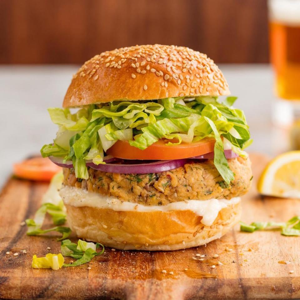 32) Lemon-Dill Salmon Burgers