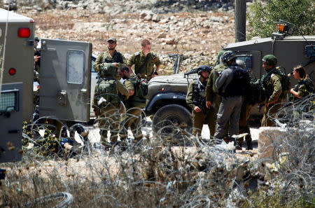 Israeli troops gather at the scene where a Palestinian was shot and killed by Israeli forces in the West Bank village of Silwad near Ramallah August 26, 2016. REUTERS/Mohamad Torokman