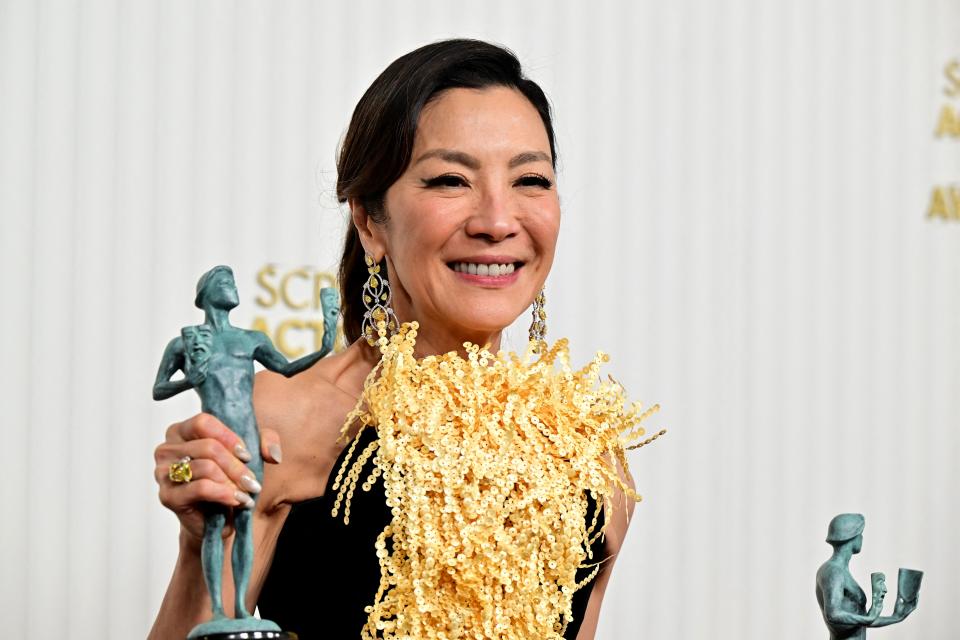 楊紫瓊憑藉《媽的多重宇宙》，拿下美國演員工會獎最佳女主角。（AFP）