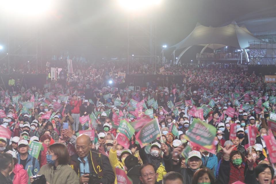 選前黃金週，賴清德競總6日在新莊陽光草坪舉行造勢活動   圖：林朝億/攝