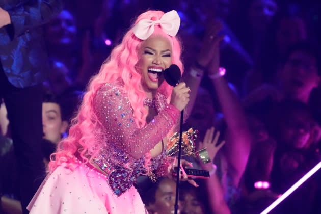 Nicki Minaj's costume fails her on stage – but she carries on like a pro