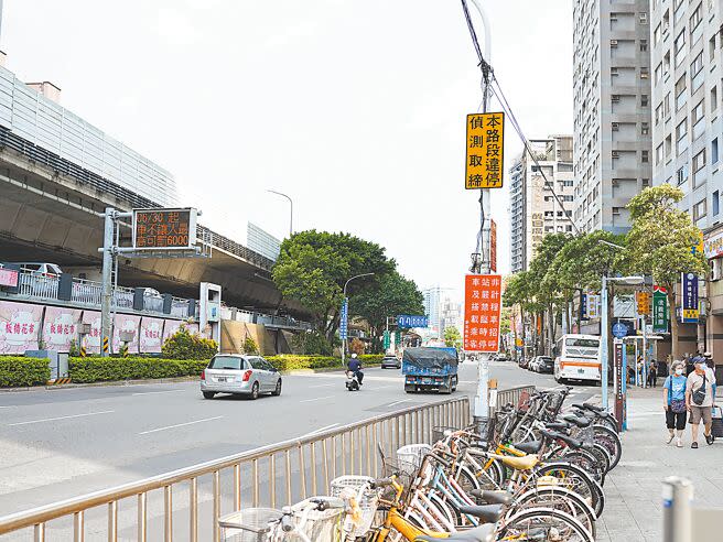 為降低警力、執法成本並提高執法效率，各縣市都會在許多違規或事故熱點增設科技執法設備。（黃敬文攝）