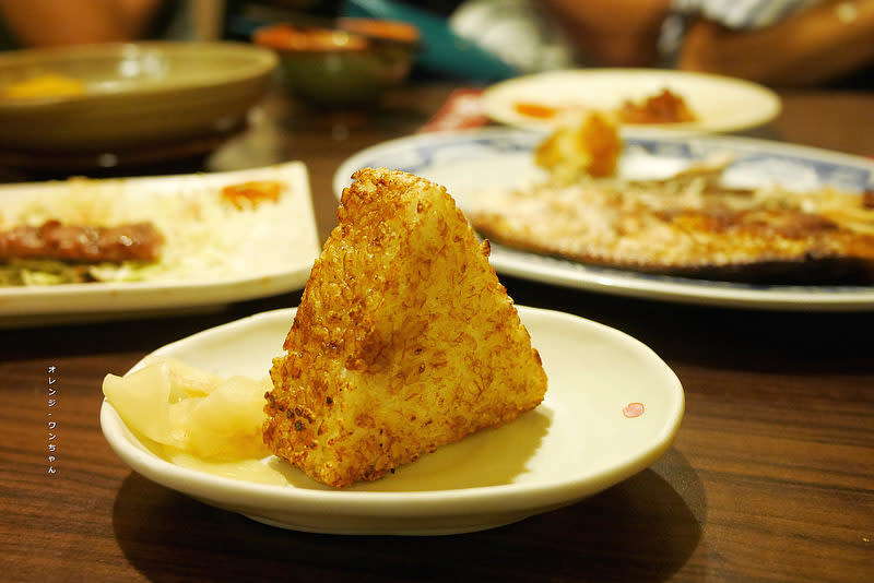 【台南漫步食記】東京益田居酒屋 日本家庭料理 宵夜 海安路 夏林路│中西區：大人氣食堂夜間營業限定～玫瑰海藻生魚片 烤北海道花鯽魚 醬燒雞腿 魚肝醋 布子水蓮美味必點！非常建議假日務必事先電話預約訂位 不然候位會等很久