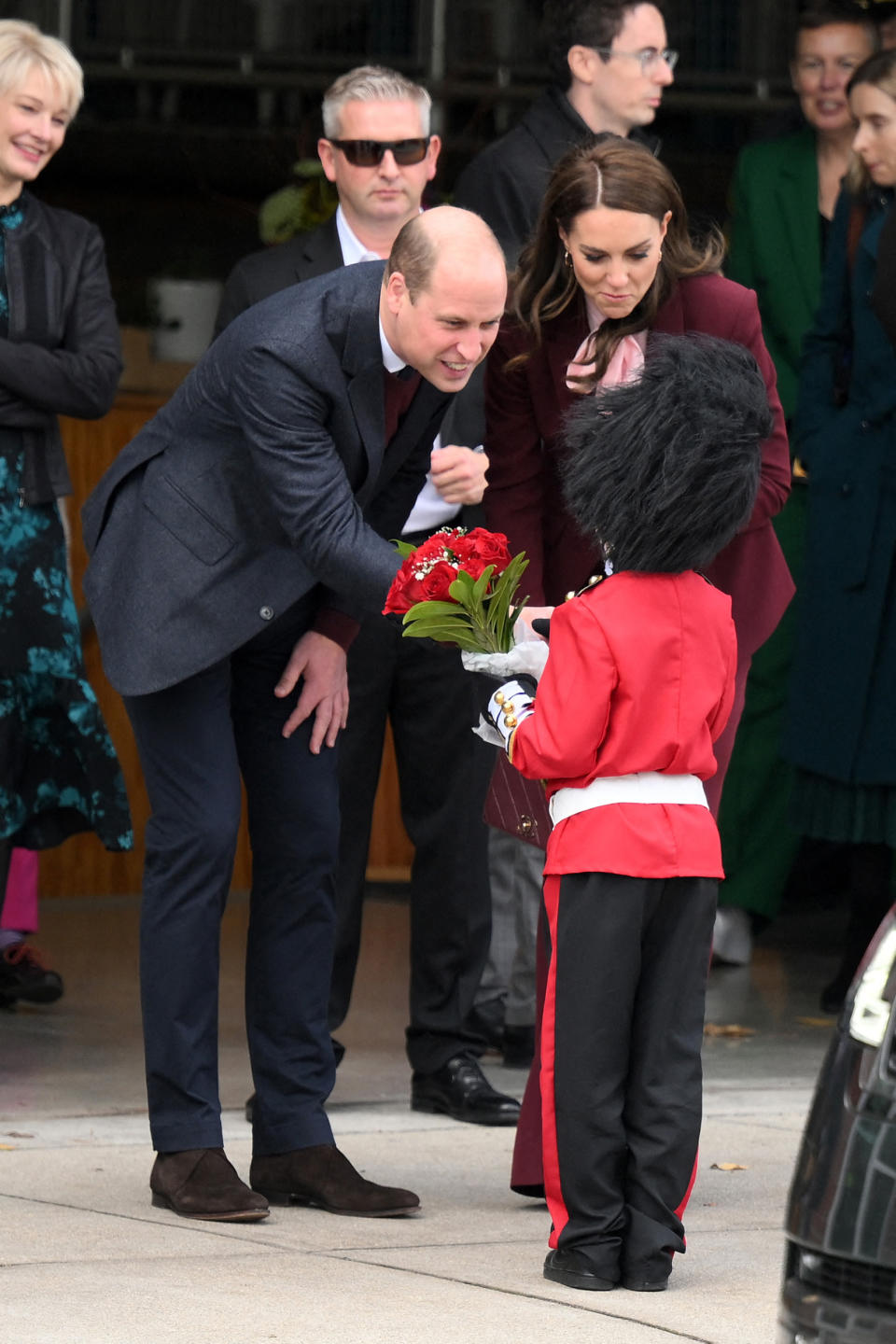 Kate et William accueilli par un garde britannique