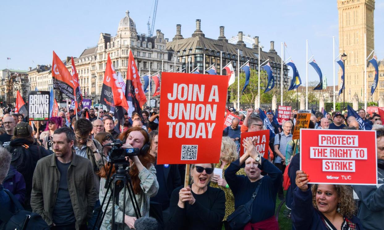 <span>The government announced this month it would to scrap anti-strike laws on ‘minimum service levels’ as part of a workers’ rights bill.</span><span>Photograph: Vuk Valcic/Sopa Images/Shutterstock</span>