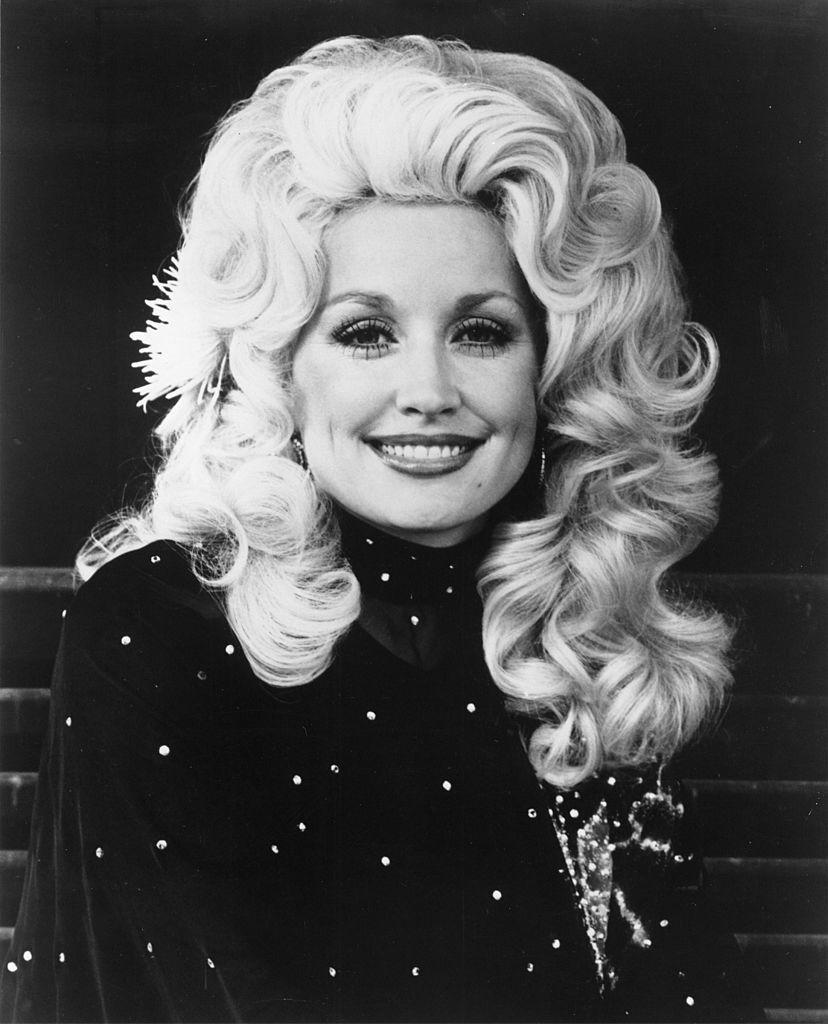 circa 1976 country singer dolly parton poses for a portrait in circa 1976 photo by michael ochs archivesgetty images