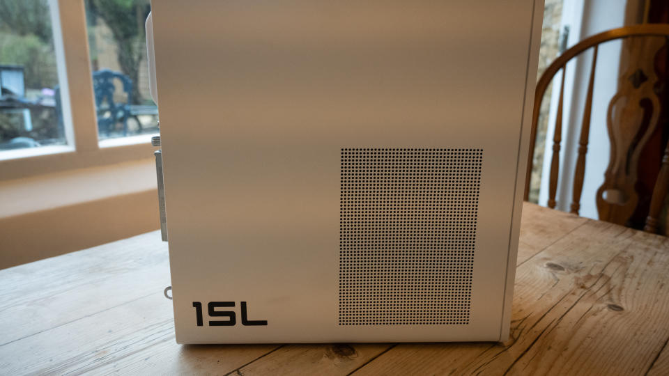 AN HP Victus 15L gaming PC sitting on a table
