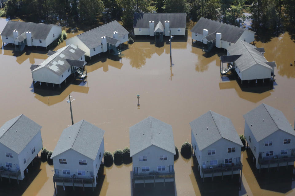 Apartments in&nbsp;Greenville, North Carolina, are seen flooded by&nbsp;Hurricane Matthew on&nbsp;Oct. 11, 2016. (Photo: Nicole Craine / Reuters)